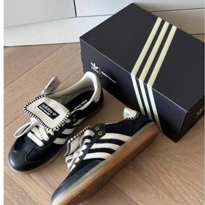 Meet your Posher, Aurey